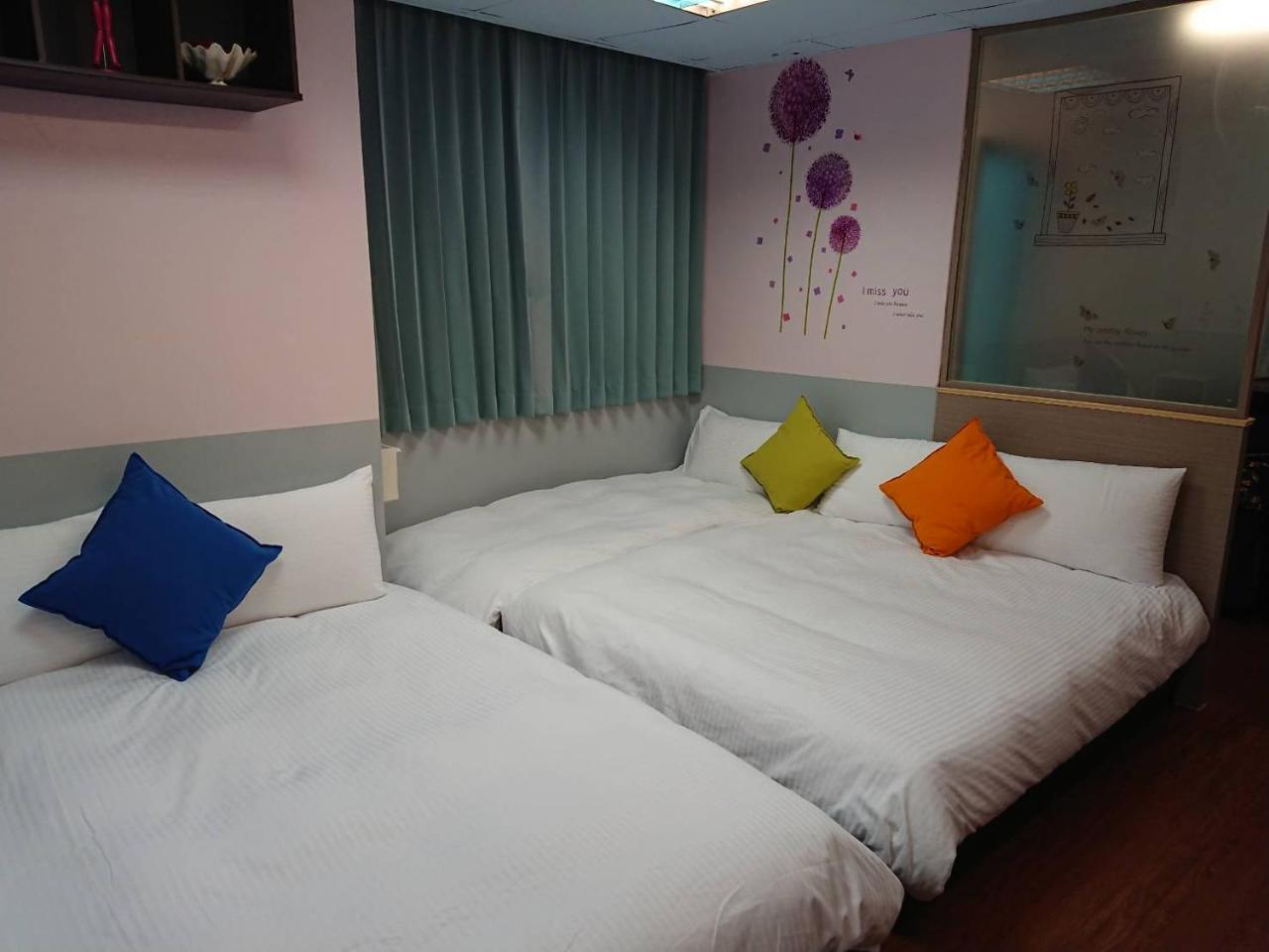 Papa Bear'S Guesthouse ไถจง ภายนอก รูปภาพ