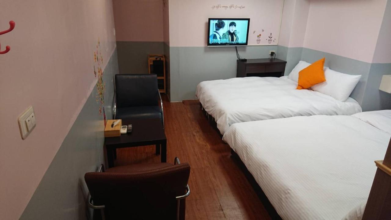 Papa Bear'S Guesthouse ไถจง ภายนอก รูปภาพ