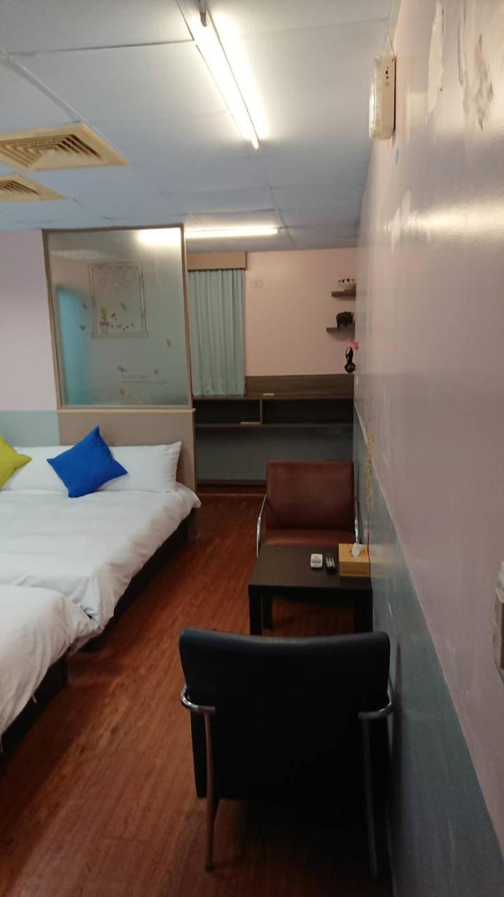 Papa Bear'S Guesthouse ไถจง ภายนอก รูปภาพ