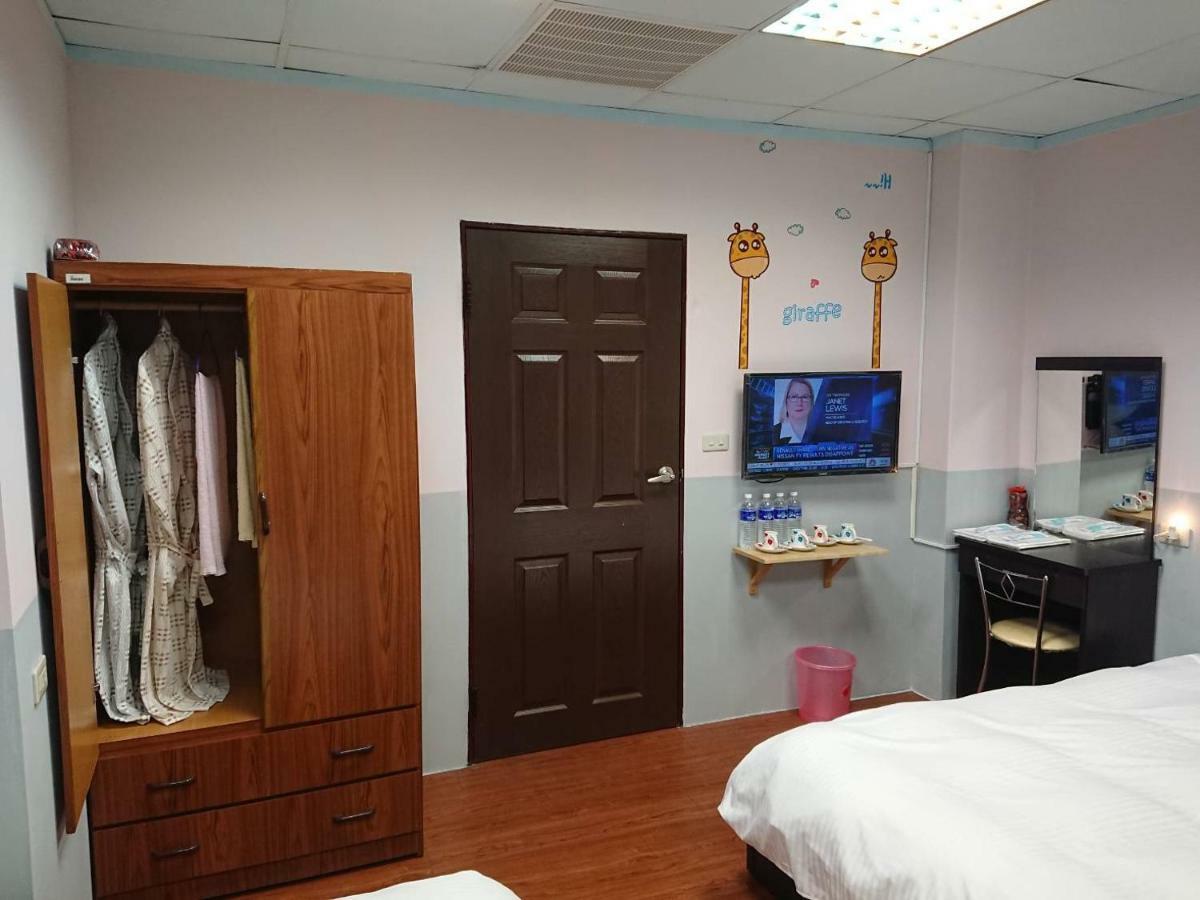 Papa Bear'S Guesthouse ไถจง ภายนอก รูปภาพ