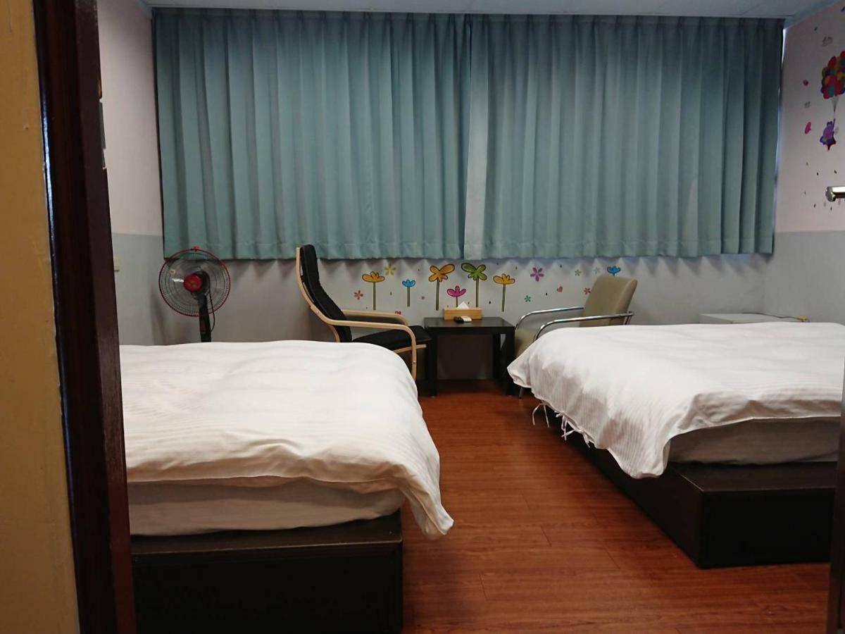 Papa Bear'S Guesthouse ไถจง ภายนอก รูปภาพ