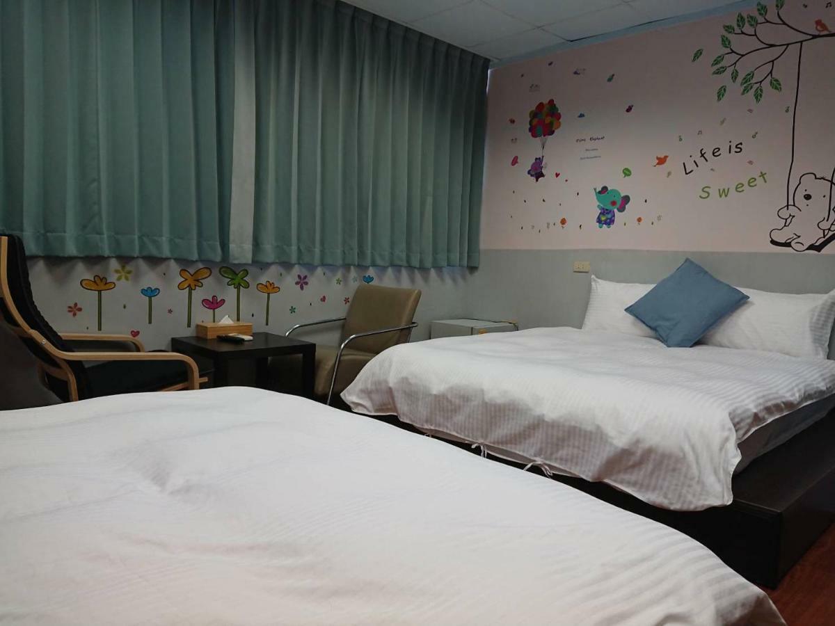 Papa Bear'S Guesthouse ไถจง ภายนอก รูปภาพ