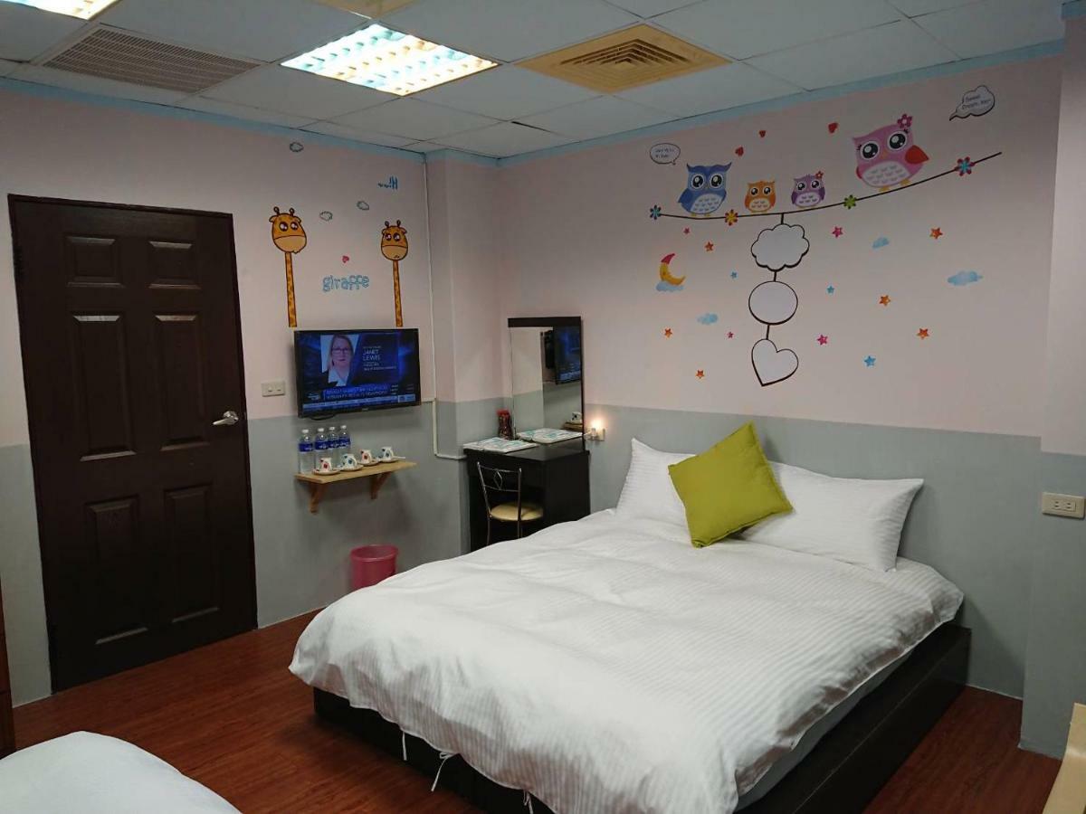 Papa Bear'S Guesthouse ไถจง ภายนอก รูปภาพ