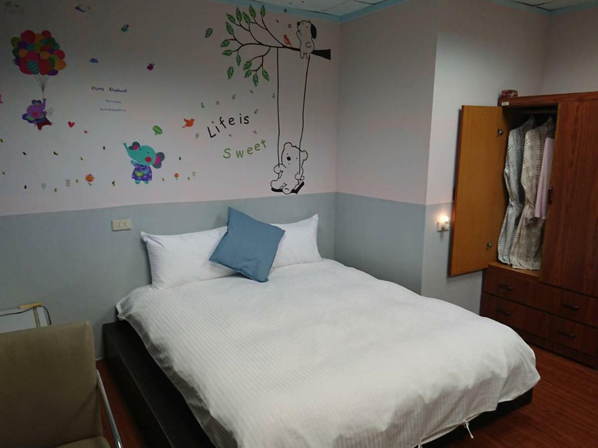 Papa Bear'S Guesthouse ไถจง ภายนอก รูปภาพ