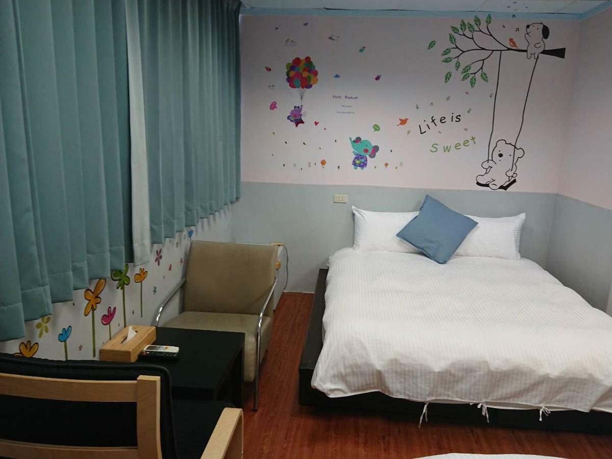 Papa Bear'S Guesthouse ไถจง ภายนอก รูปภาพ