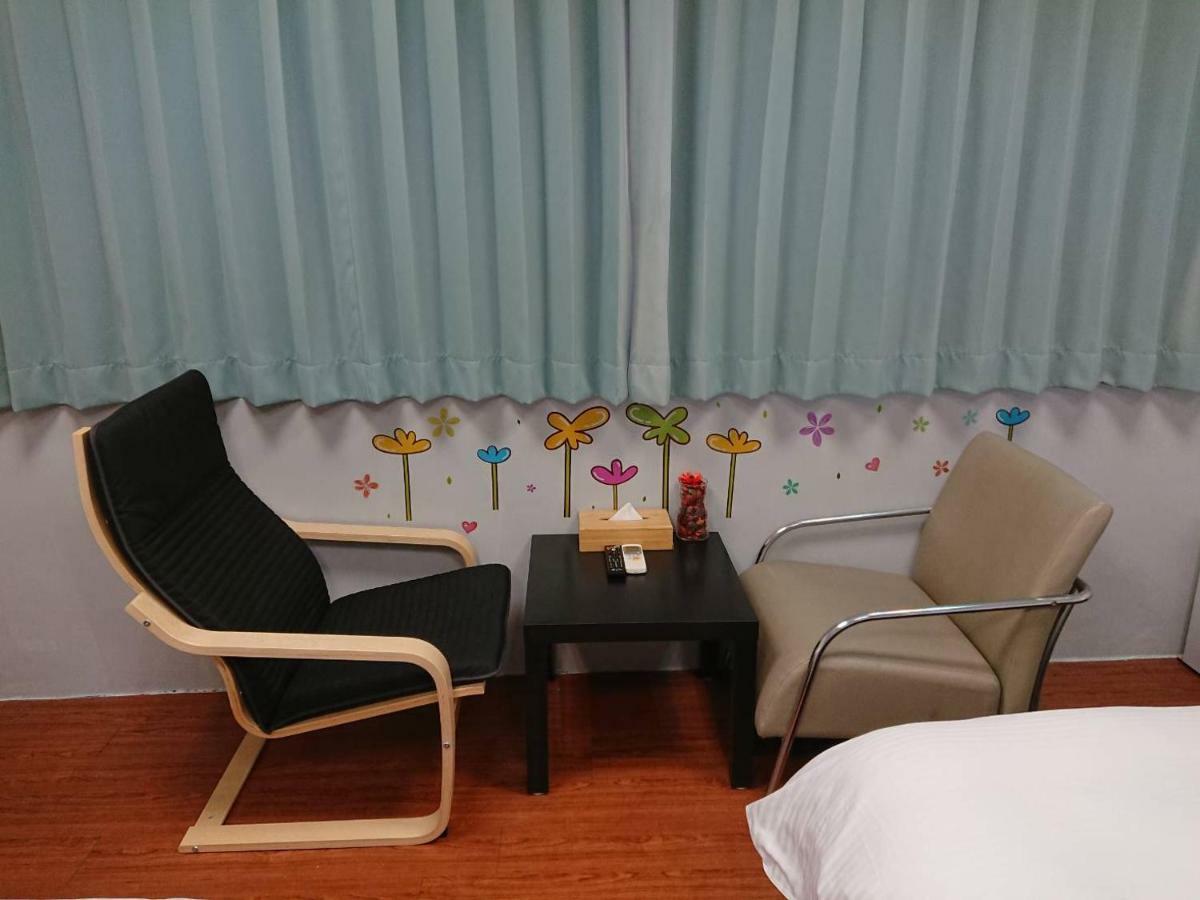 Papa Bear'S Guesthouse ไถจง ภายนอก รูปภาพ
