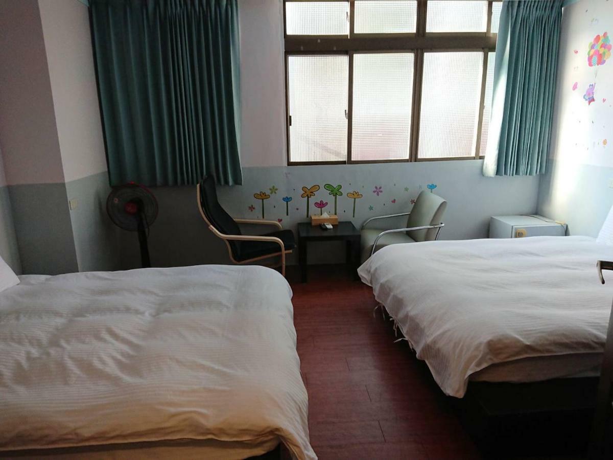Papa Bear'S Guesthouse ไถจง ภายนอก รูปภาพ
