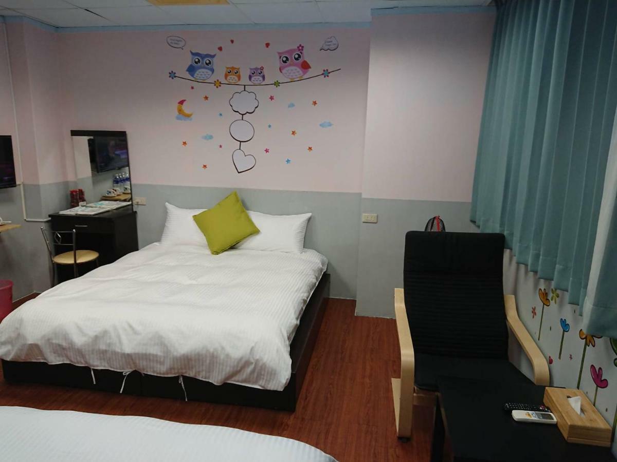 Papa Bear'S Guesthouse ไถจง ภายนอก รูปภาพ