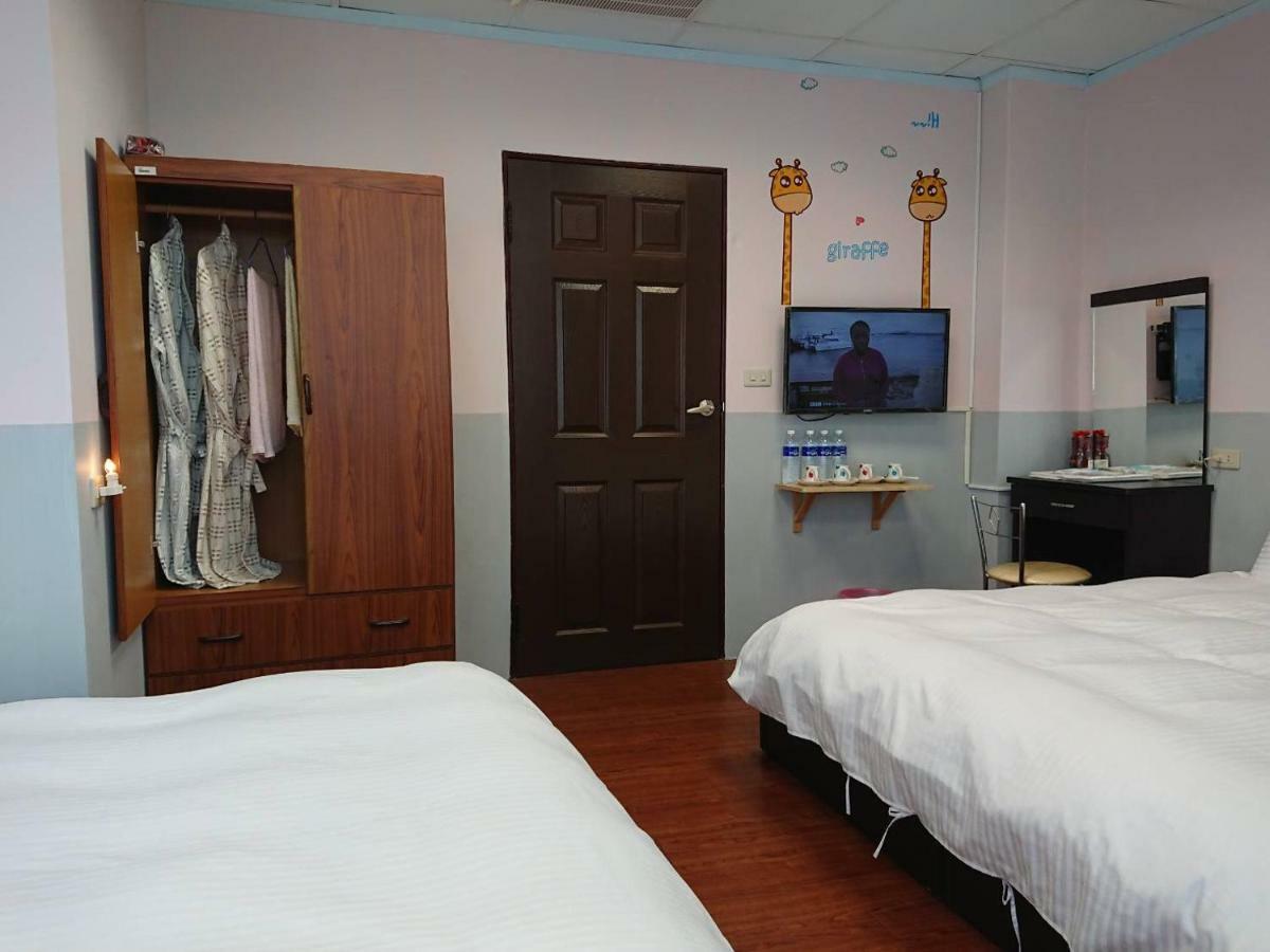 Papa Bear'S Guesthouse ไถจง ภายนอก รูปภาพ