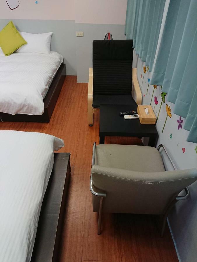 Papa Bear'S Guesthouse ไถจง ภายนอก รูปภาพ
