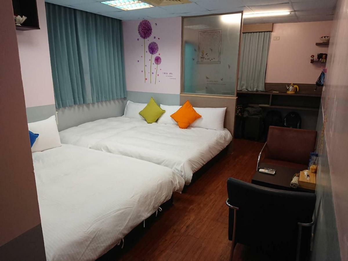 Papa Bear'S Guesthouse ไถจง ภายนอก รูปภาพ