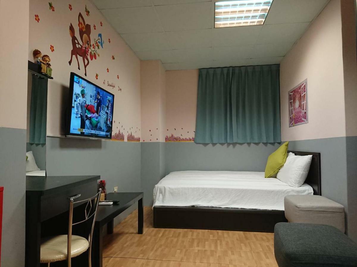 Papa Bear'S Guesthouse ไถจง ภายนอก รูปภาพ