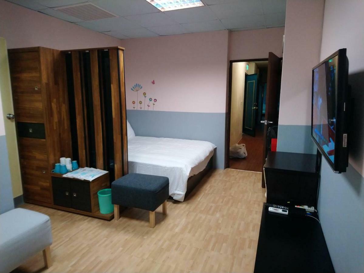 Papa Bear'S Guesthouse ไถจง ภายนอก รูปภาพ